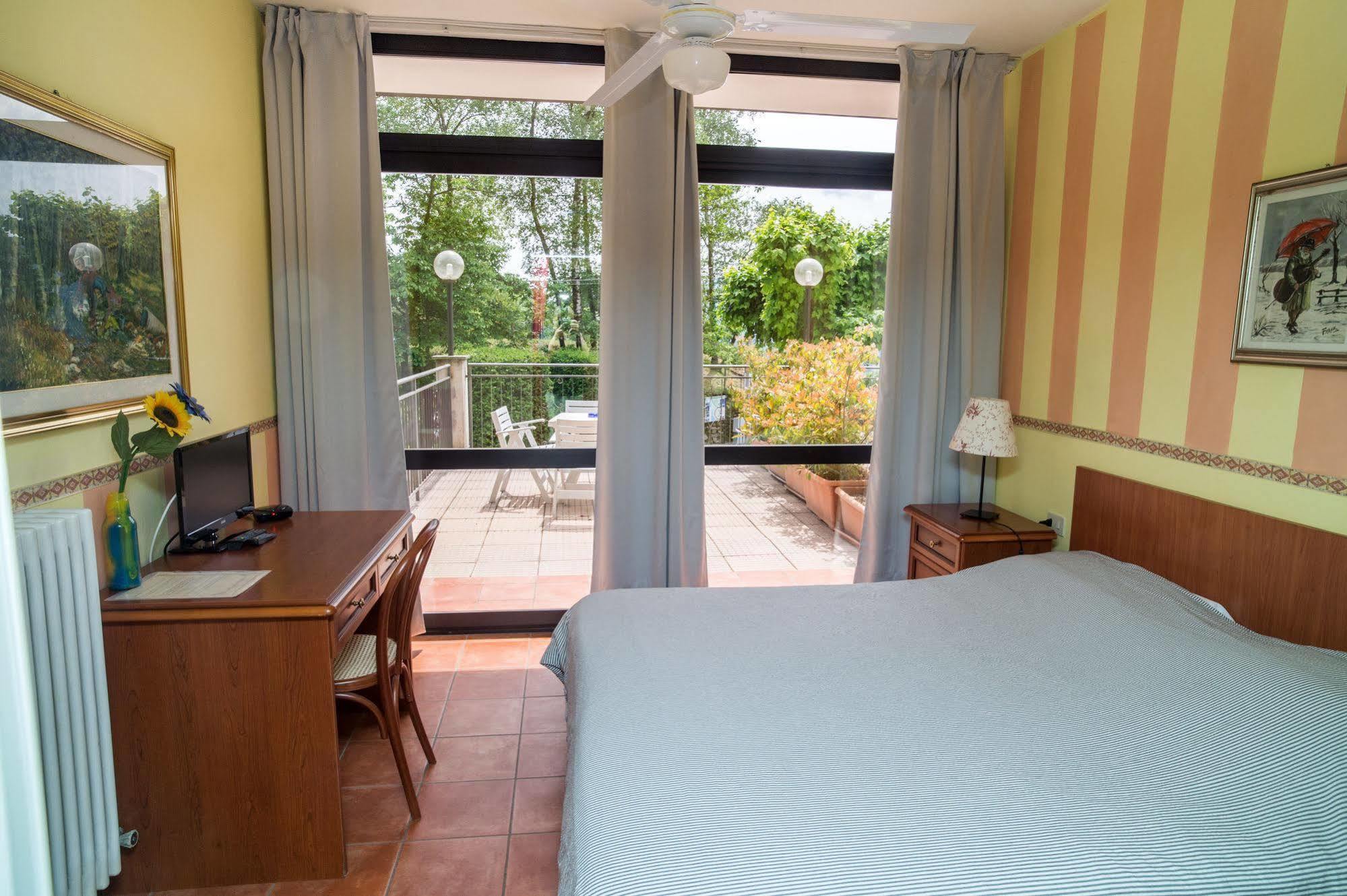 Madonna Della Neve Hotel เปตเตนาสโก ภายนอก รูปภาพ