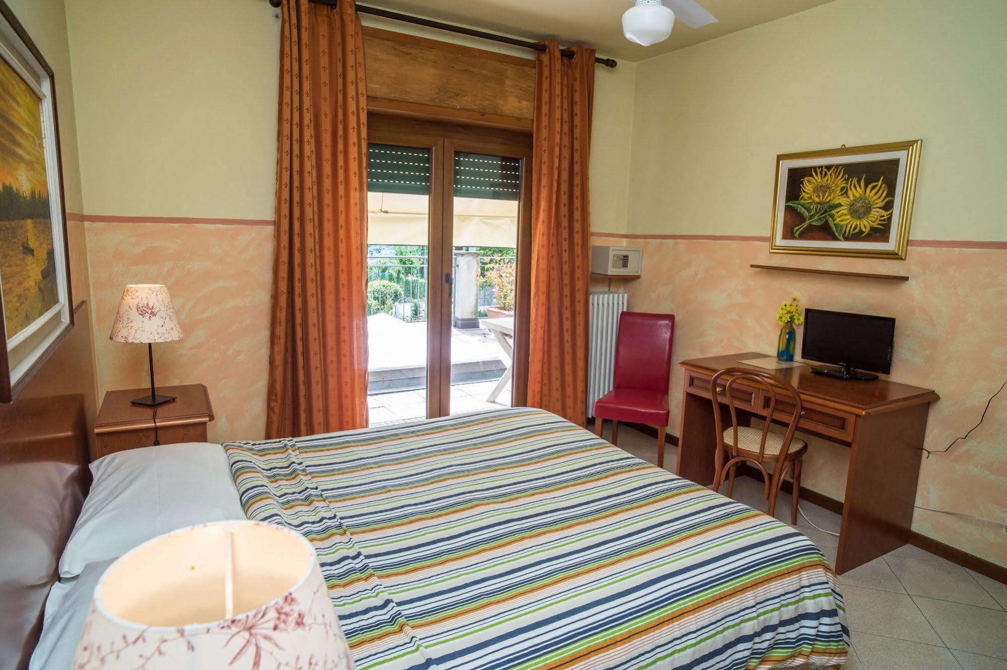 Madonna Della Neve Hotel เปตเตนาสโก ภายนอก รูปภาพ