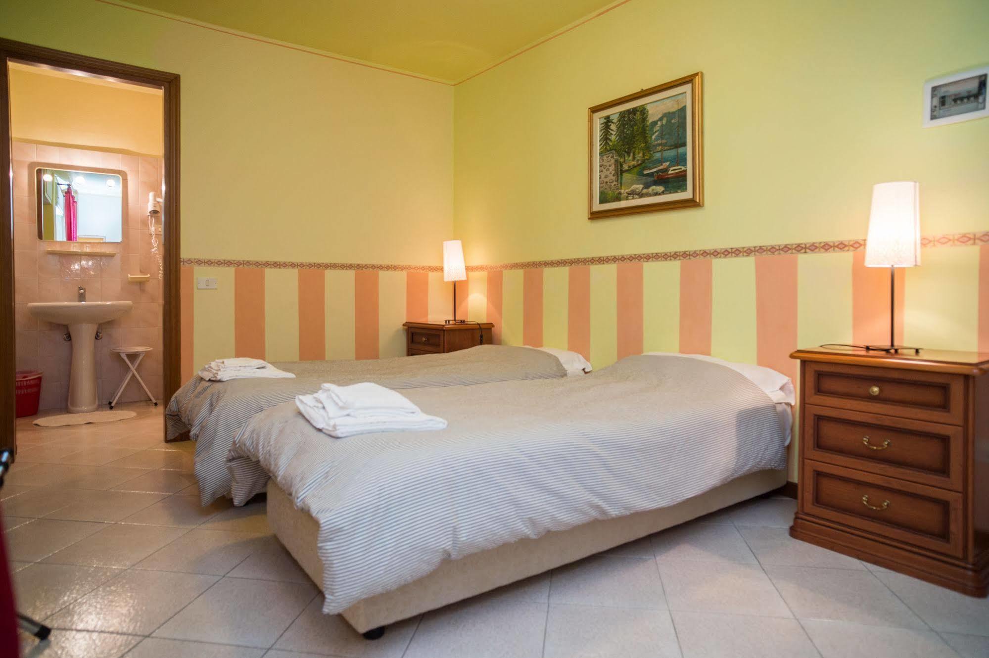Madonna Della Neve Hotel เปตเตนาสโก ภายนอก รูปภาพ