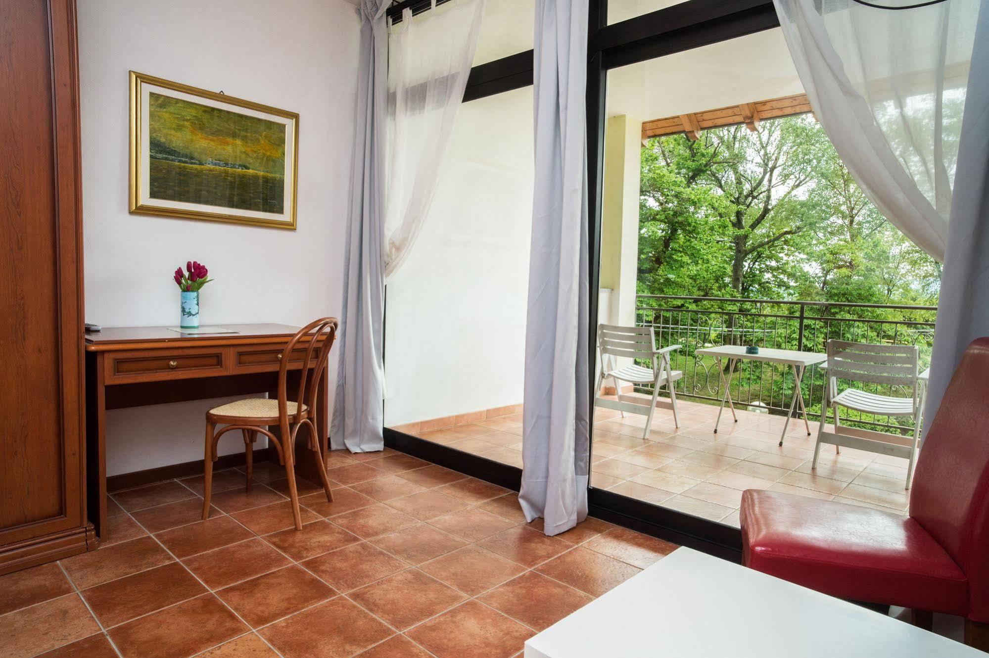Madonna Della Neve Hotel เปตเตนาสโก ภายนอก รูปภาพ