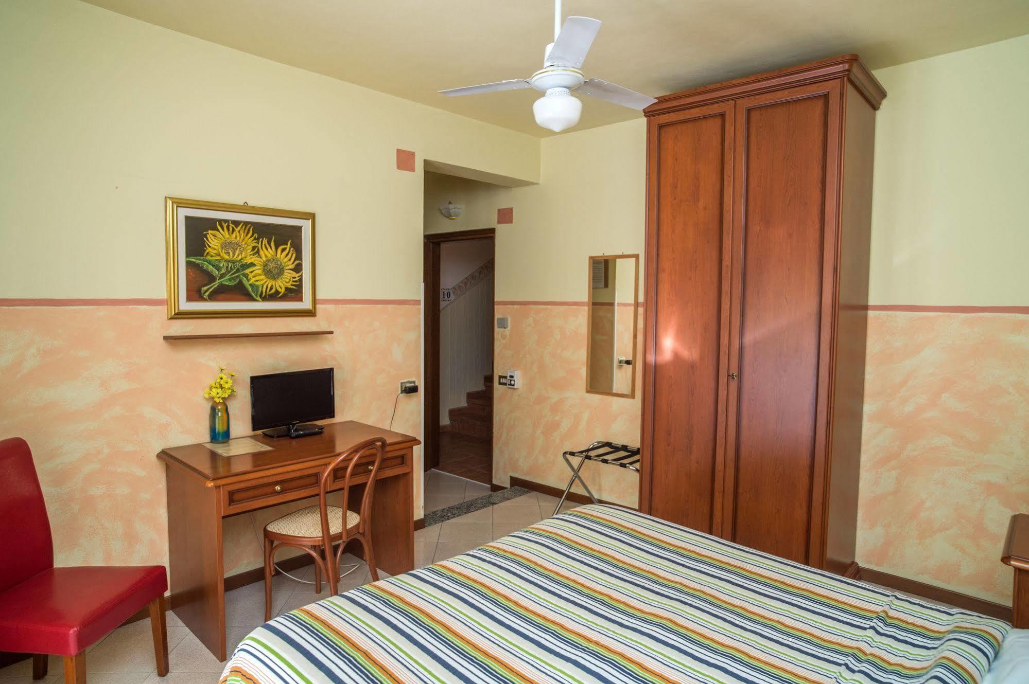 Madonna Della Neve Hotel เปตเตนาสโก ภายนอก รูปภาพ
